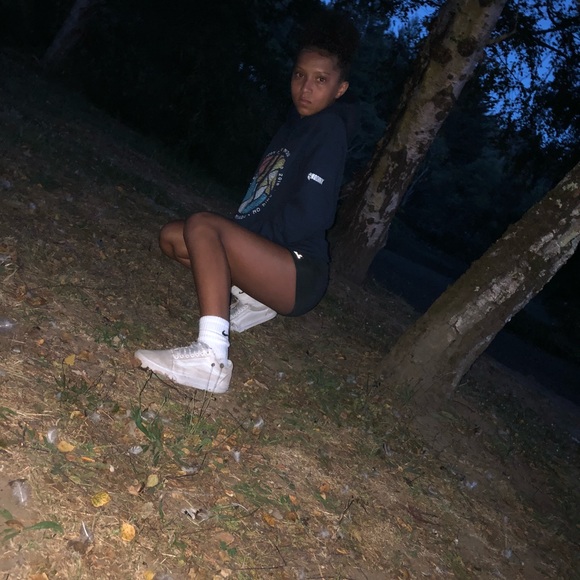 Meet your Posher, Mikita - Picture 1 of 1